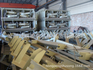 輸送設備配件-滄州鴻鵬專業(yè)生產各種型號托輥支架 歡迎洽談-輸送設備配件盡在.